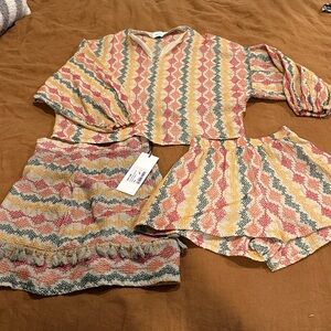 Beautiful Set of 3 pieces from Greece hip and stylish